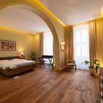 Casa Nym 3*