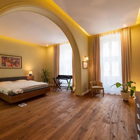 Casa Nym 3*